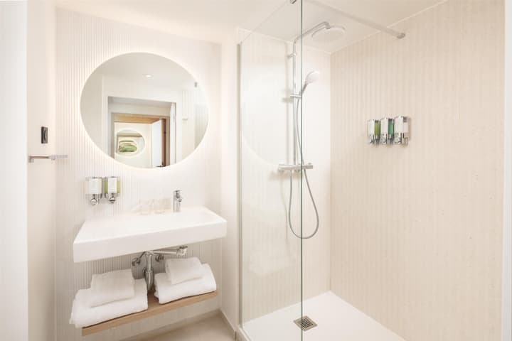 Hampton By Hilton Paris Charles De Gaulle Airport
