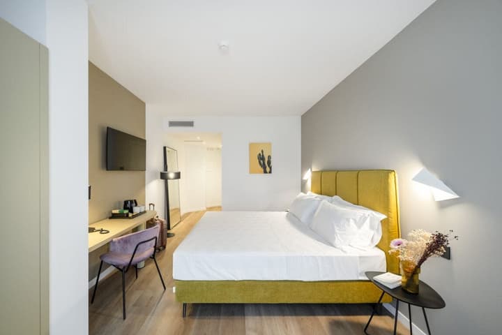 BISCARDI HOTEL