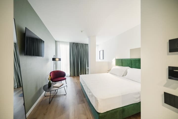 BISCARDI HOTEL