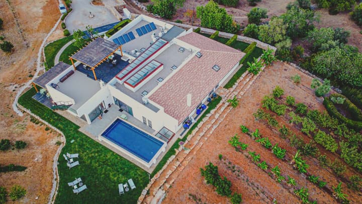 Mercedes Country House
