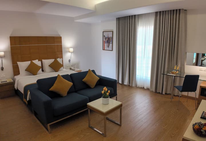 Golden Tulip Muscat