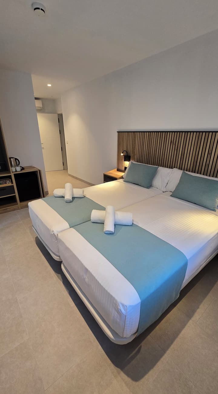 Hostal Rambla 24 by Holihome