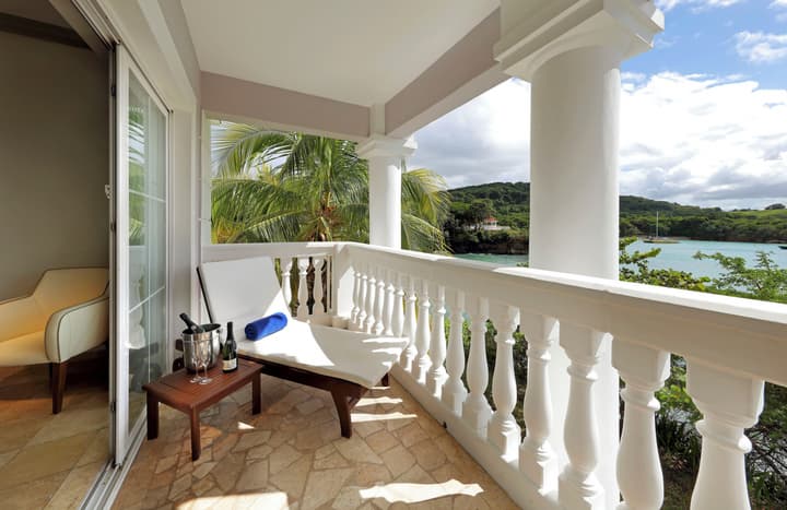 The Signature Level At Grand Palladium Lady Hamilton Resort & Spa