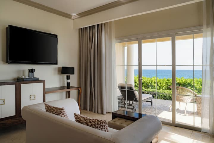 The Signature Level At Grand Palladium Lady Hamilton Resort & Spa
