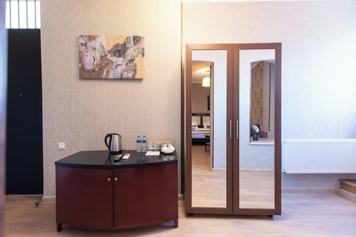 Kraveli Hotel