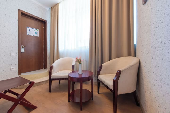 Kraveli Hotel