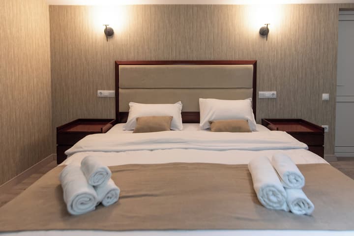 Kraveli Hotel