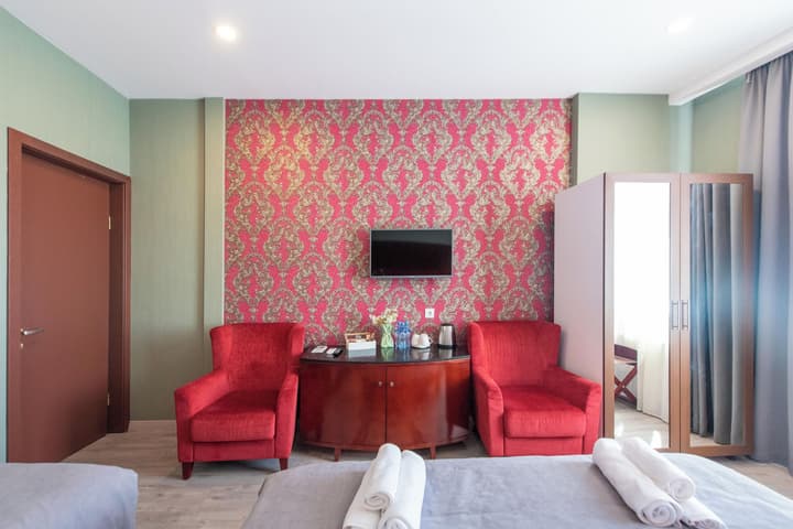 Kraveli Hotel
