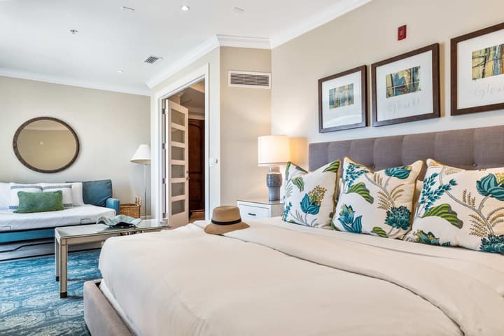 Luxury Penthouse Condo With 360 Oceanviews