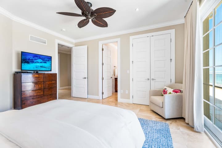 Luxury Penthouse Condo With 360 Oceanviews