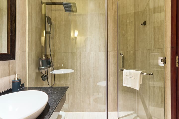 KiN Hotel Thi Sach Edition