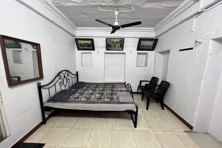 Nukkad Guest House Near Lake Pichola