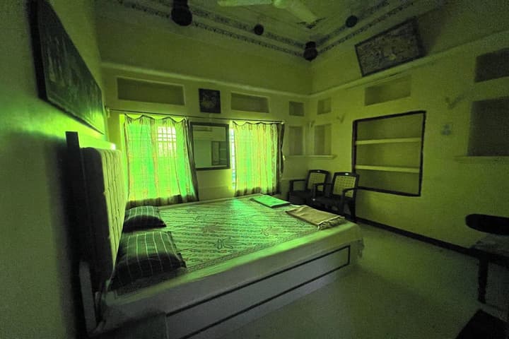 Nukkad Guest House Near Lake Pichola