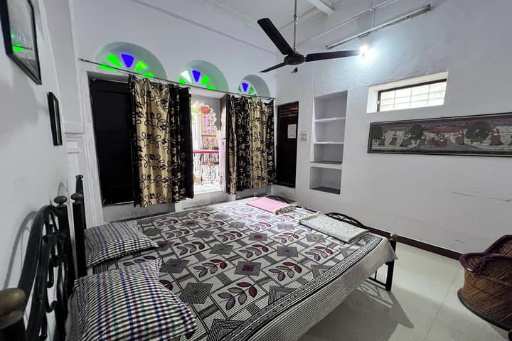 Nukkad Guest House Near Lake Pichola