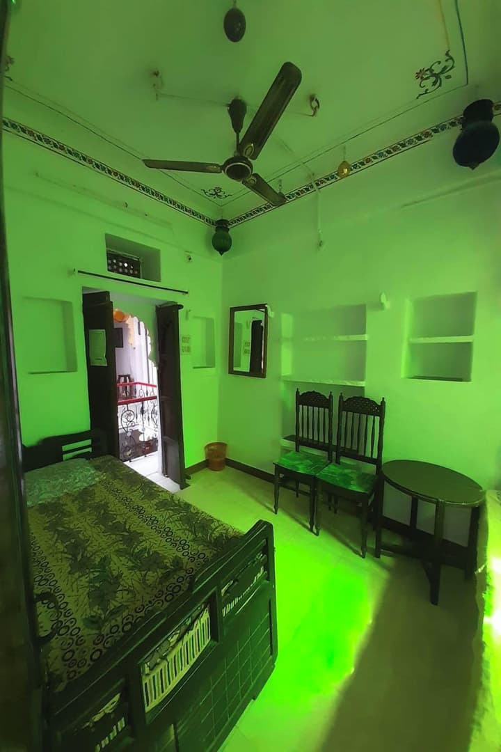 Nukkad Guest House Near Lake Pichola