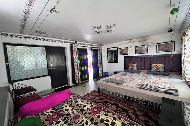 Nukkad Guest House Near Lake Pichola
