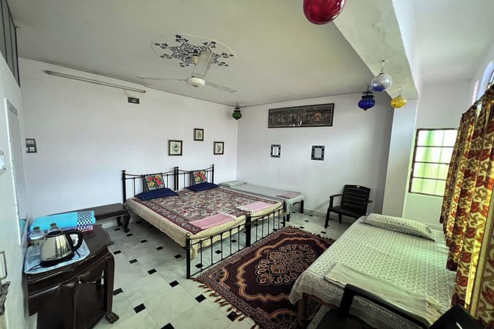 Nukkad Guest House Near Lake Pichola