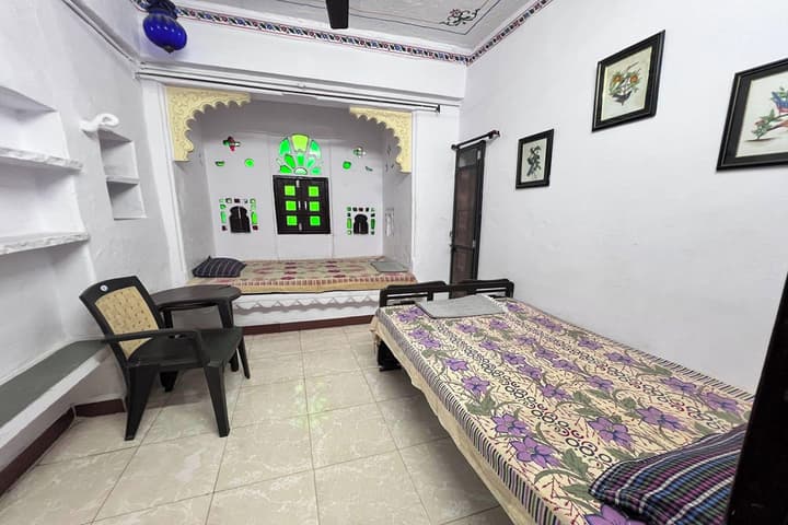 Nukkad Guest House Near Lake Pichola