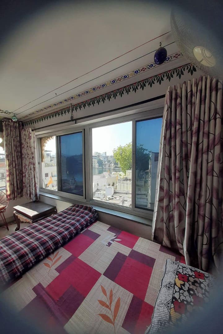 Nukkad Guest House Near Lake Pichola