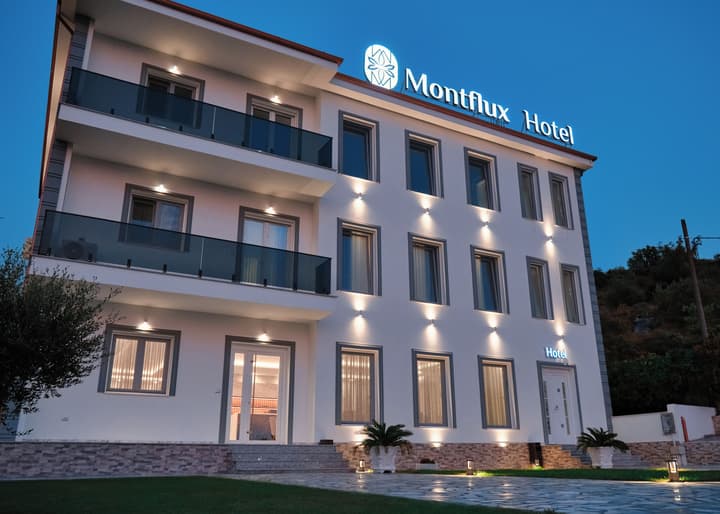 Montflux Hotel
