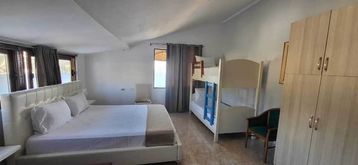 Jon rooms