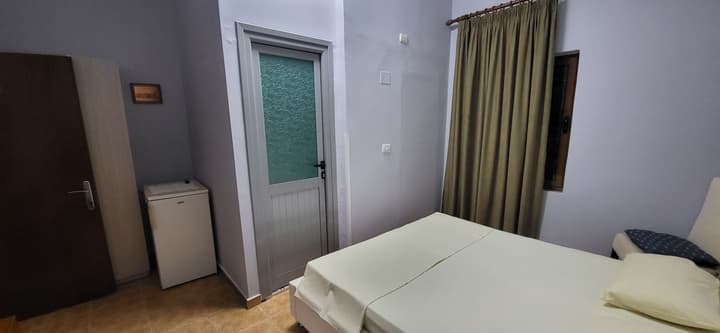 Jon rooms