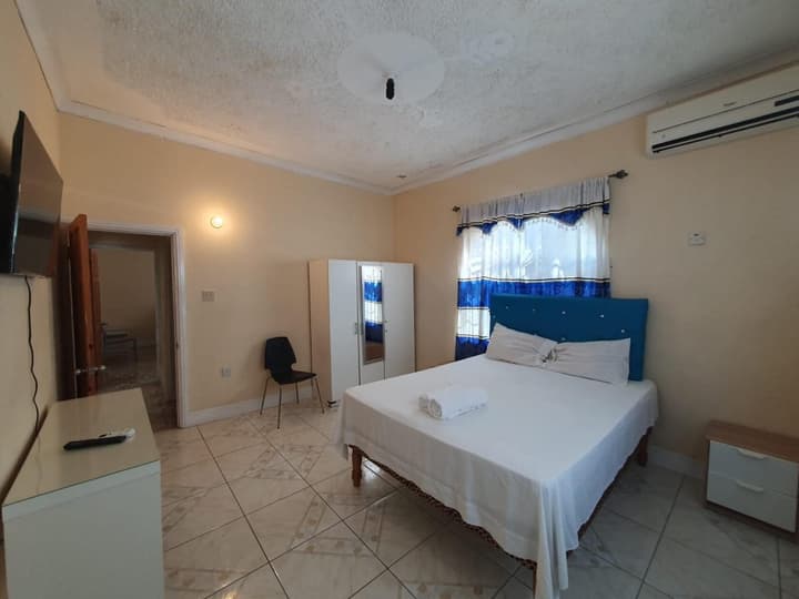 Sandy Bay Paradise Retreat - 7 Bedrooms