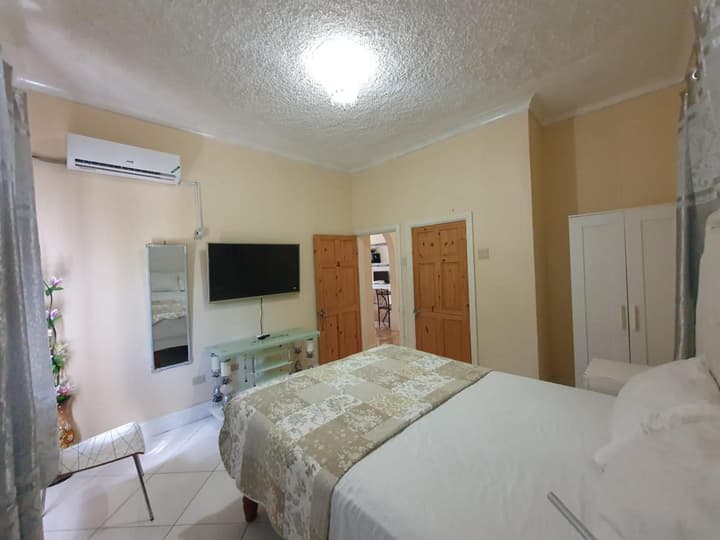 Sandy Bay Paradise Retreat - 7 Bedrooms