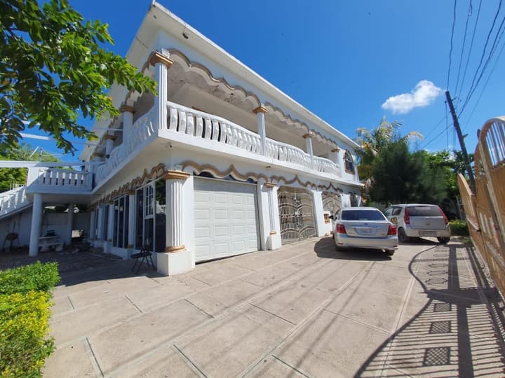 Sandy Bay Paradise Retreat - 7 Bedrooms