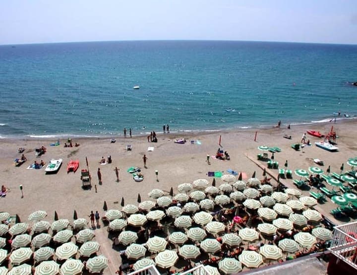 Pietra Ligure Beach Residence for 4