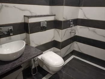 Del Fox Hotel New Delhi - Just a Minute Away From New Delhi Railway Station and Connaught Place