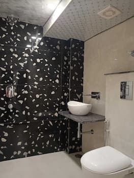 Del Fox Hotel New Delhi - Just a Minute Away From New Delhi Railway Station and Connaught Place