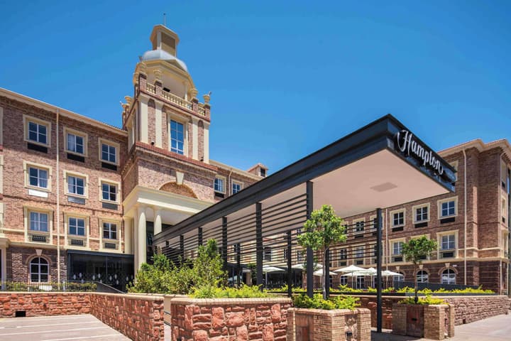 Hampton By Hilton Sandton Grayston
