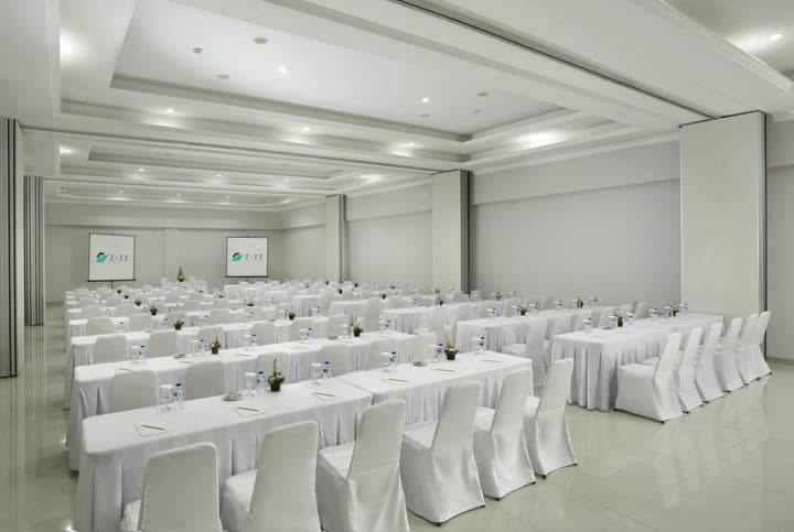 Zizz Convention Hotel