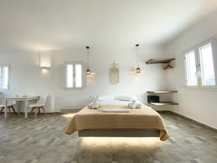 Alexandros Mykonos