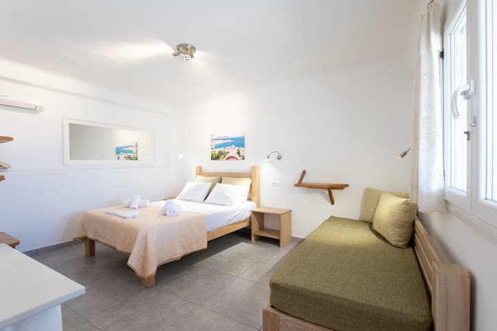 Alexandros Mykonos