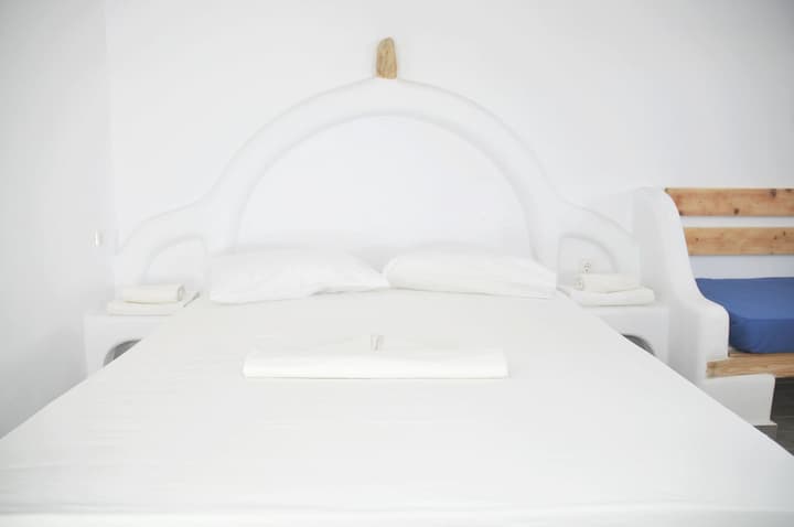 Alexandros Mykonos
