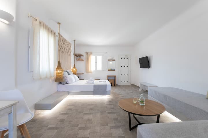 Alexandros Mykonos