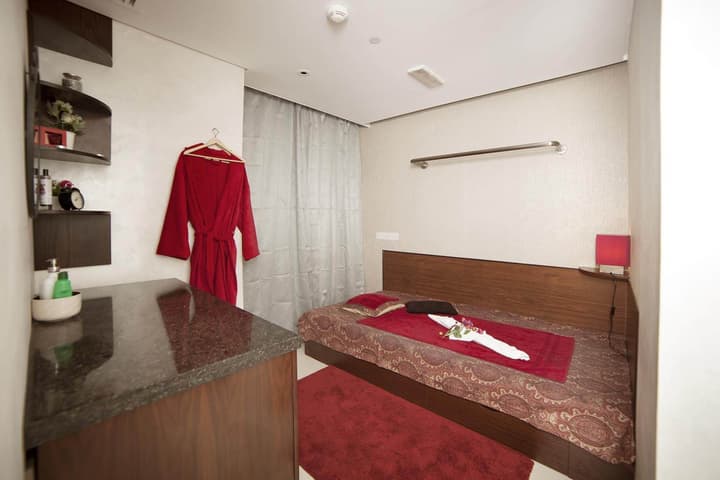Raviz Center Point Hotel