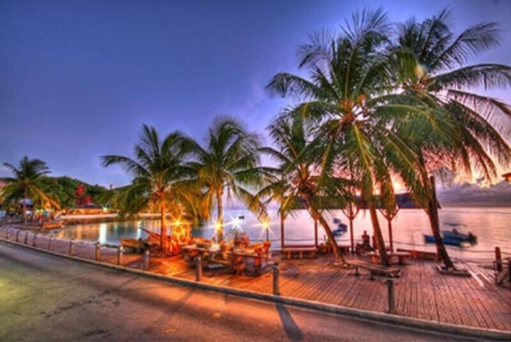 Melrose Beach Apartments