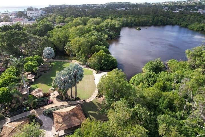 Melrose Beach Apartments