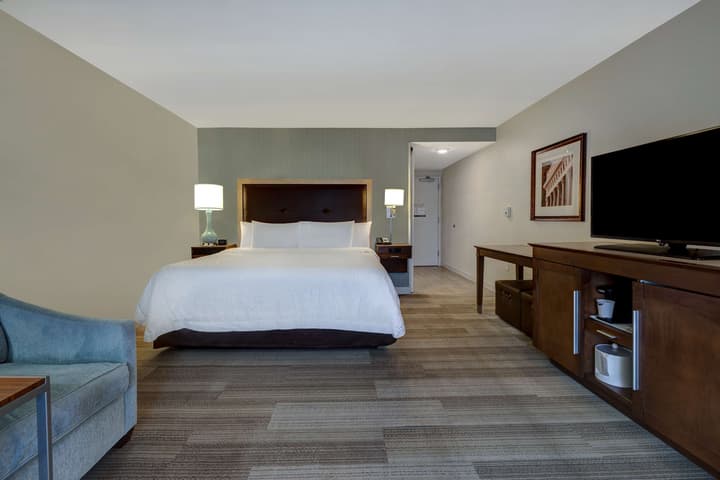 Hampton Inn & Suites Milwaukee West