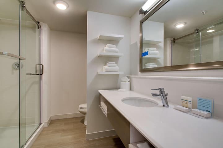 Hampton Inn & Suites Milwaukee West