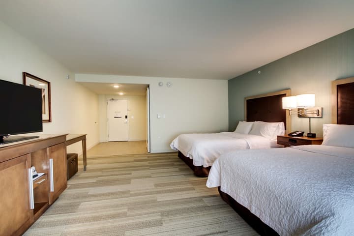 Hampton Inn & Suites Milwaukee West