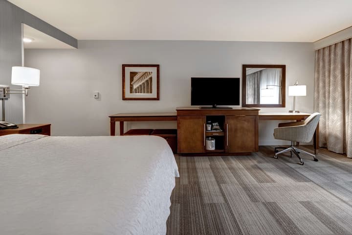Hampton Inn & Suites Milwaukee West