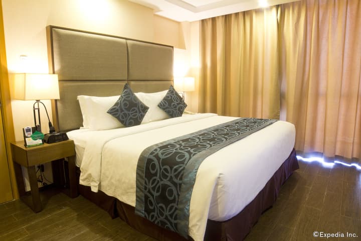 Golden Phoenix Hotel Manila