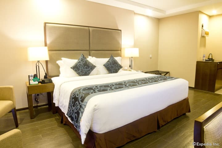 Golden Phoenix Hotel Manila