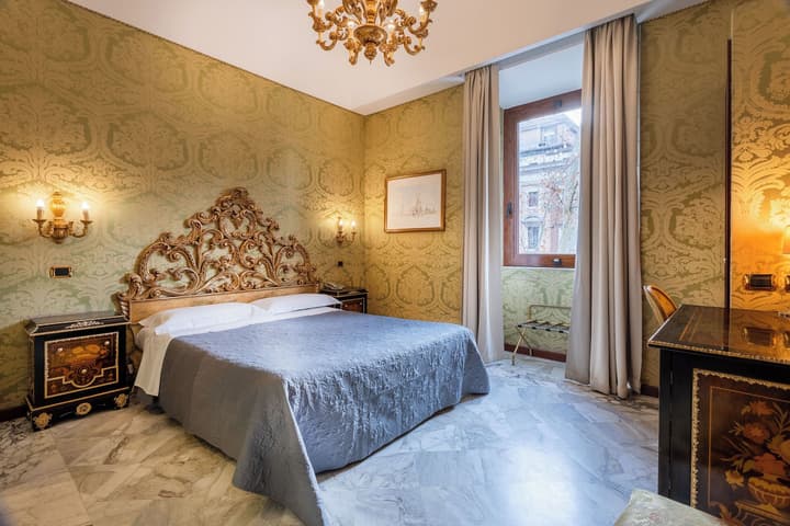 Des Epoques Hotel