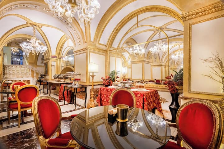 Des Epoques Hotel