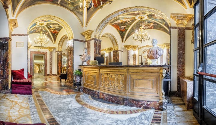 Des Epoques Hotel